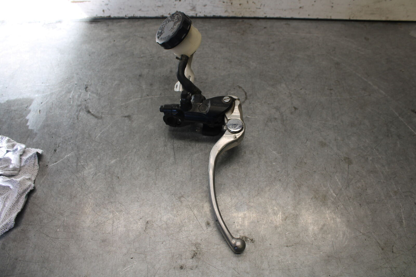 07-08 TRIUMPH DAYTONA 675 FRONT BRAKE MASTER CYLINDER w/ LEVER T2025700 BB685