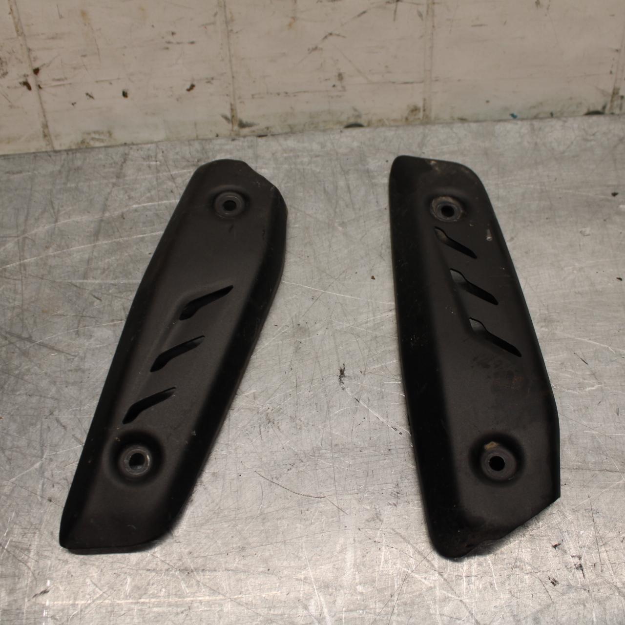17-21 TRIUMPH STREET TRIPPLE R ABS RADIATOR COVER bb452