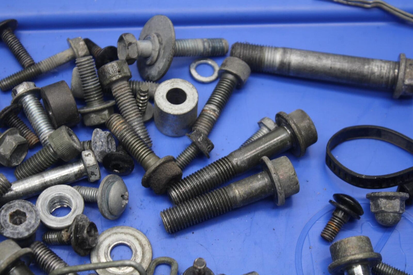 1999 Suzuki GSXR600 MISCELLANEOUS MOUNTING BOLTS HARDWARE MOTOR SCREWS BB608