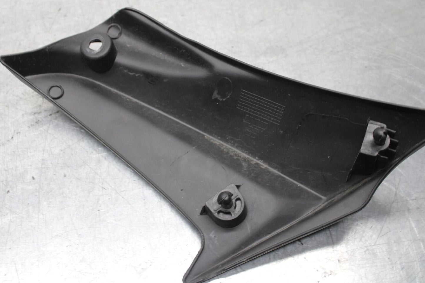 2011 Suzuki GSXR600 RIGHT FRAME SIDE COVER COWL PANEL TRIM BB94