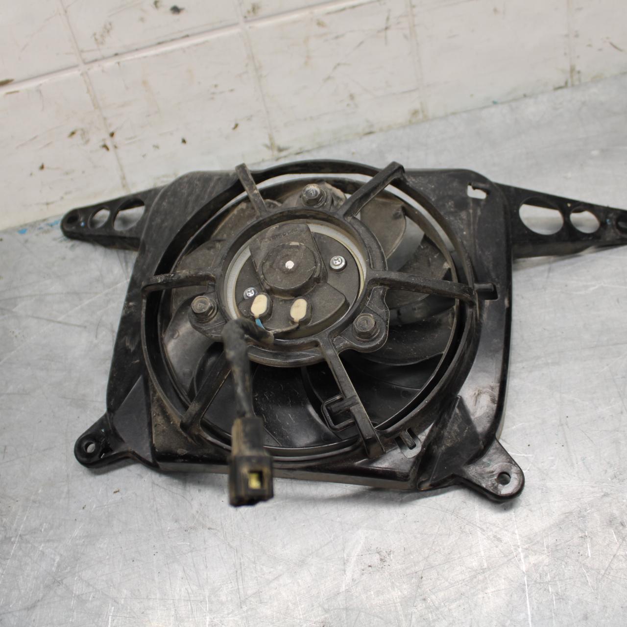 17-21 TRIUMPH STREET TRIPPLE R ABS ENGINE RADIATOR COOLING FAN bb452
