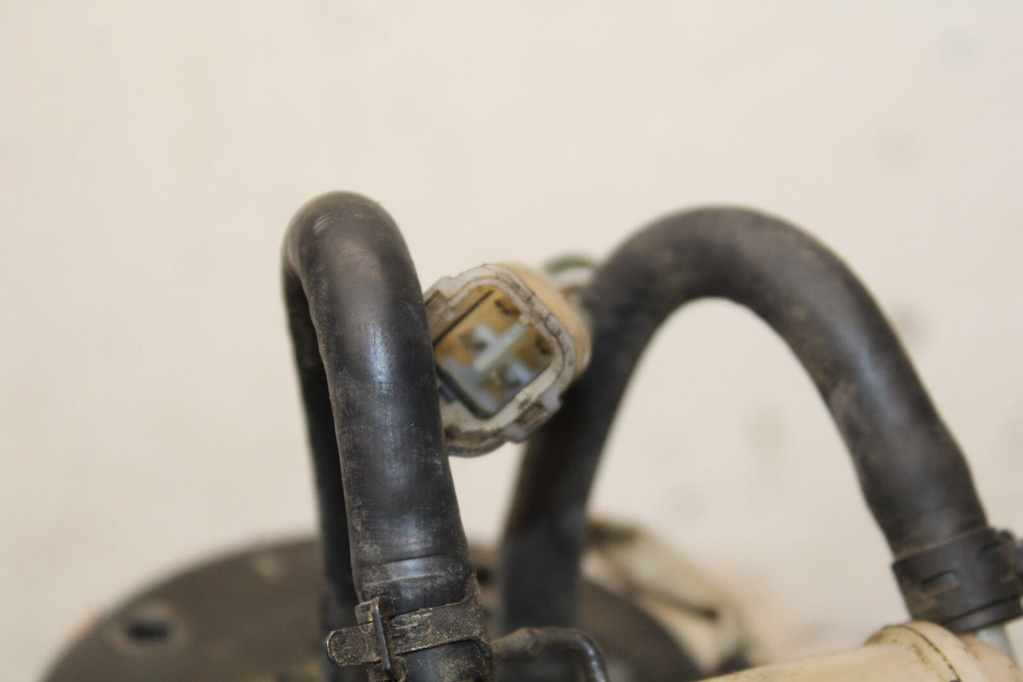 13-16 KTM 390 DUKE FUEL PUMP GAS PETROL SENDER UNIT BB748