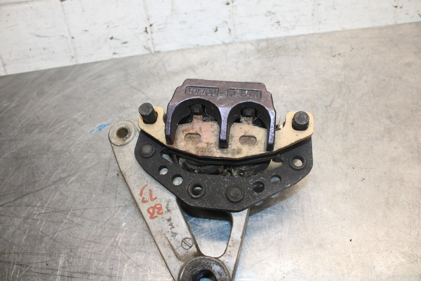 1996 Kawasaki Ninja 600R ZX600C REAR BACK BRAKE CALIPER W MOUNT BRACKET BB35