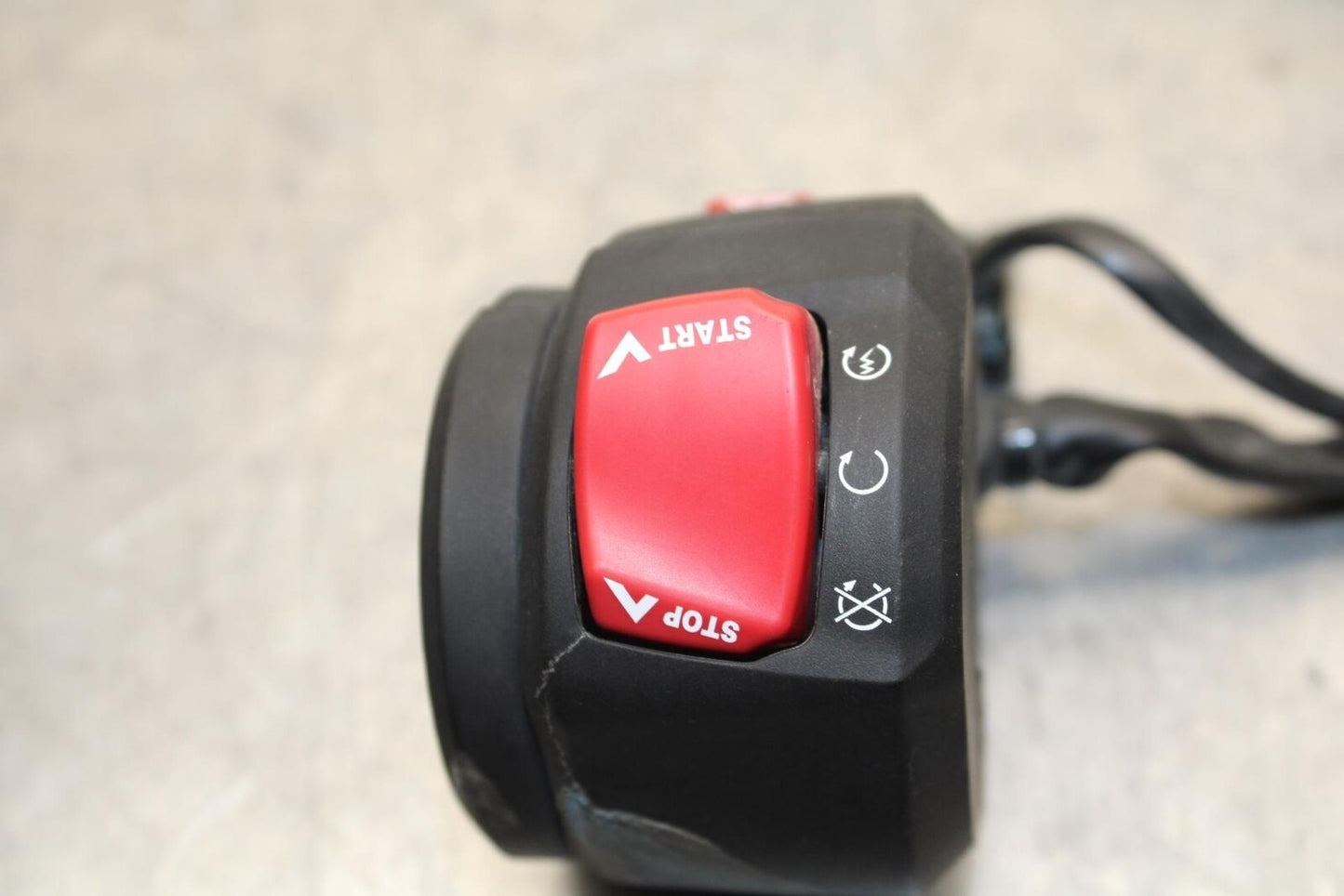 20 SUZUKI GSXR 1000 RIGHT CLIP ON HANDLE KILL OFF START SWITCH BB597