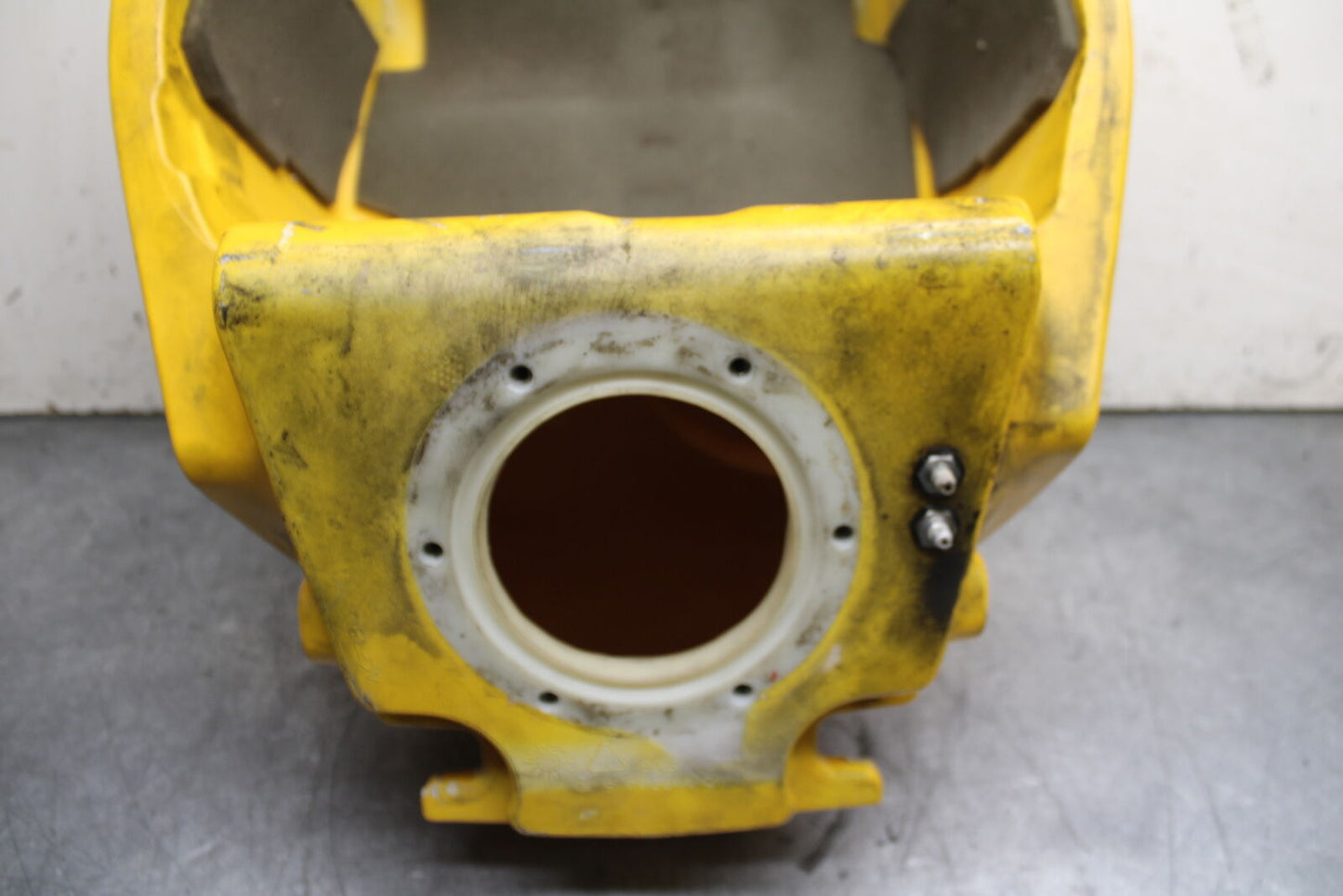 03-04 TRIUMPH DAYTONA 600 GAS TANK FUEL CELL PETROL RESERVOIR BB745