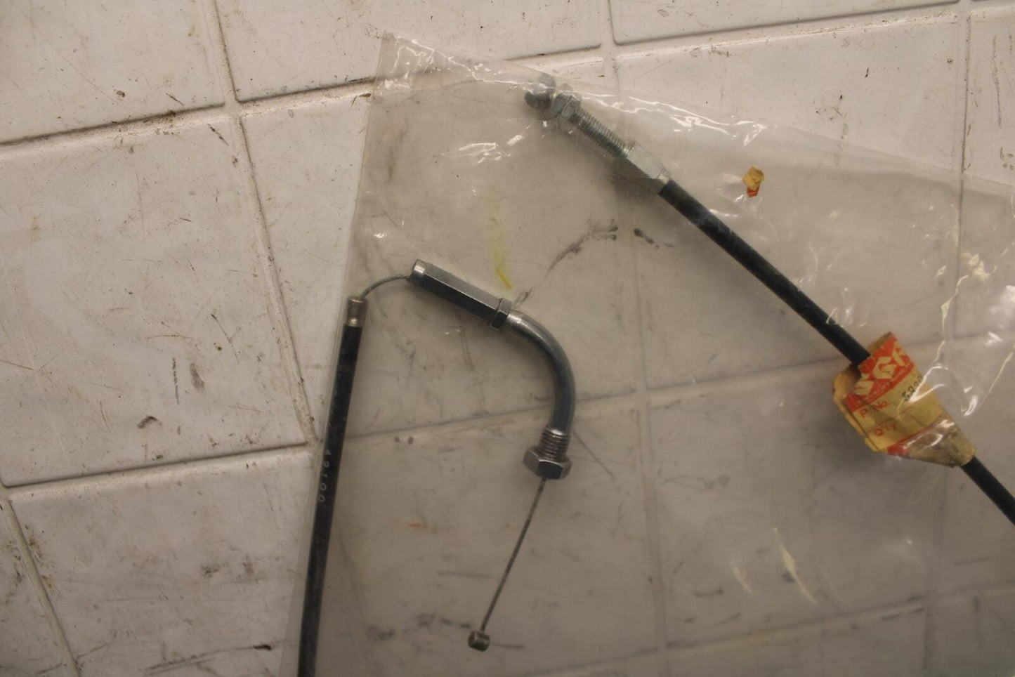 1979 Suzuki GS1000 THROTTLE CABLE LINE 58300-00a10 BB34