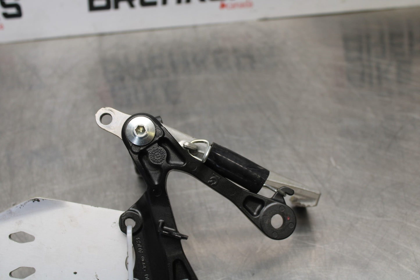 21-23 KAWASAKI NINJA ZX6R RIGHT REARSET REAR SET DRIVER FOOT PEG REST STOP BB179