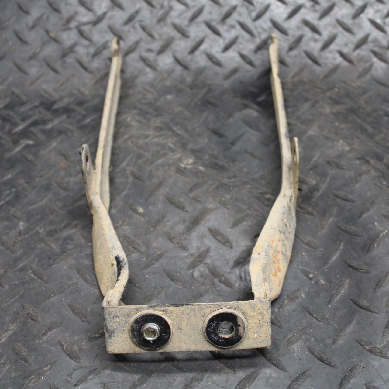 78 SUZUKI GS550E REAR BACK FENDER MUD GUARD SUPPORT BB212