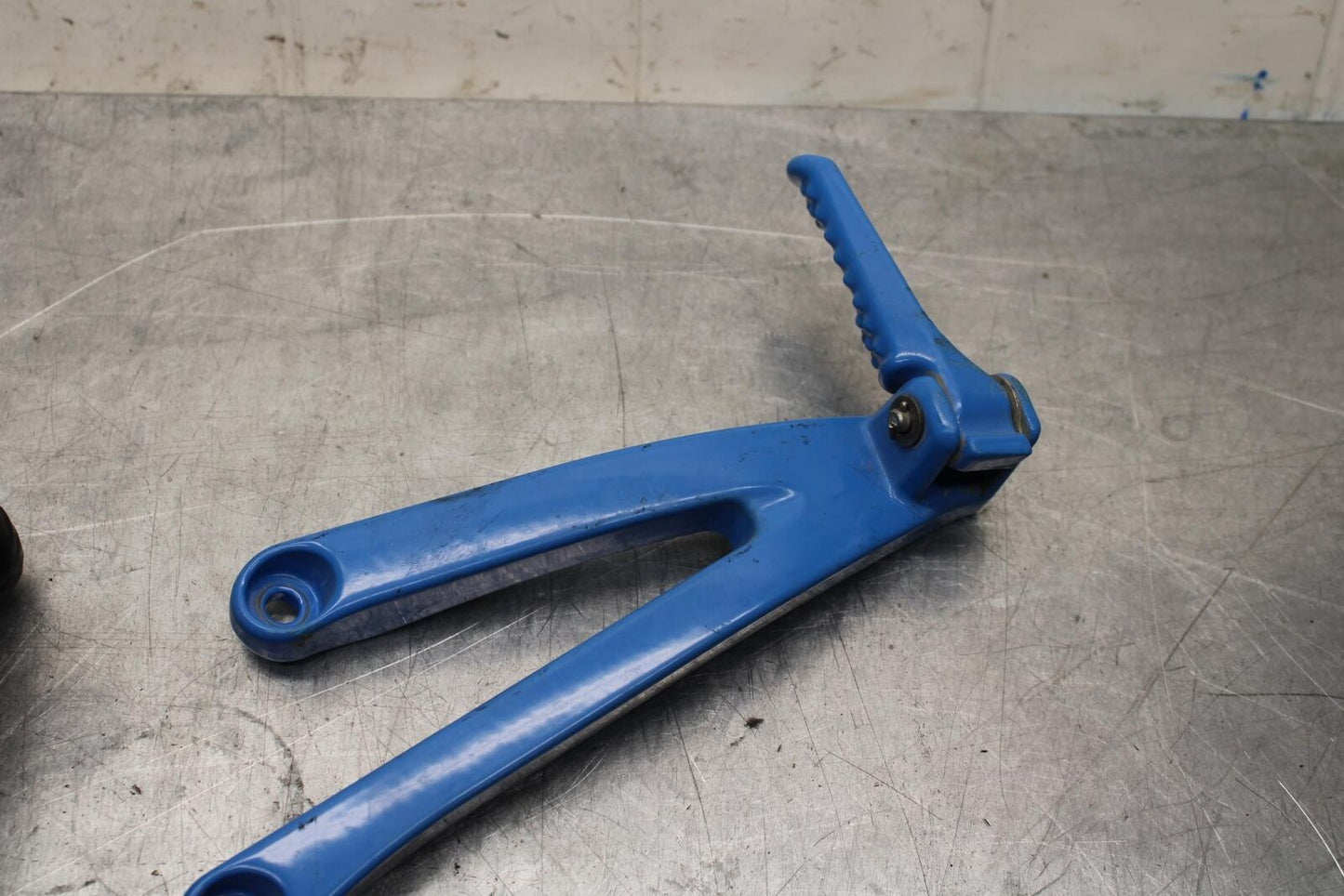 2007 Honda CBR600RR REAR BACK PASSENGER PEG SET PAIR 50720-MEL-305 BB596