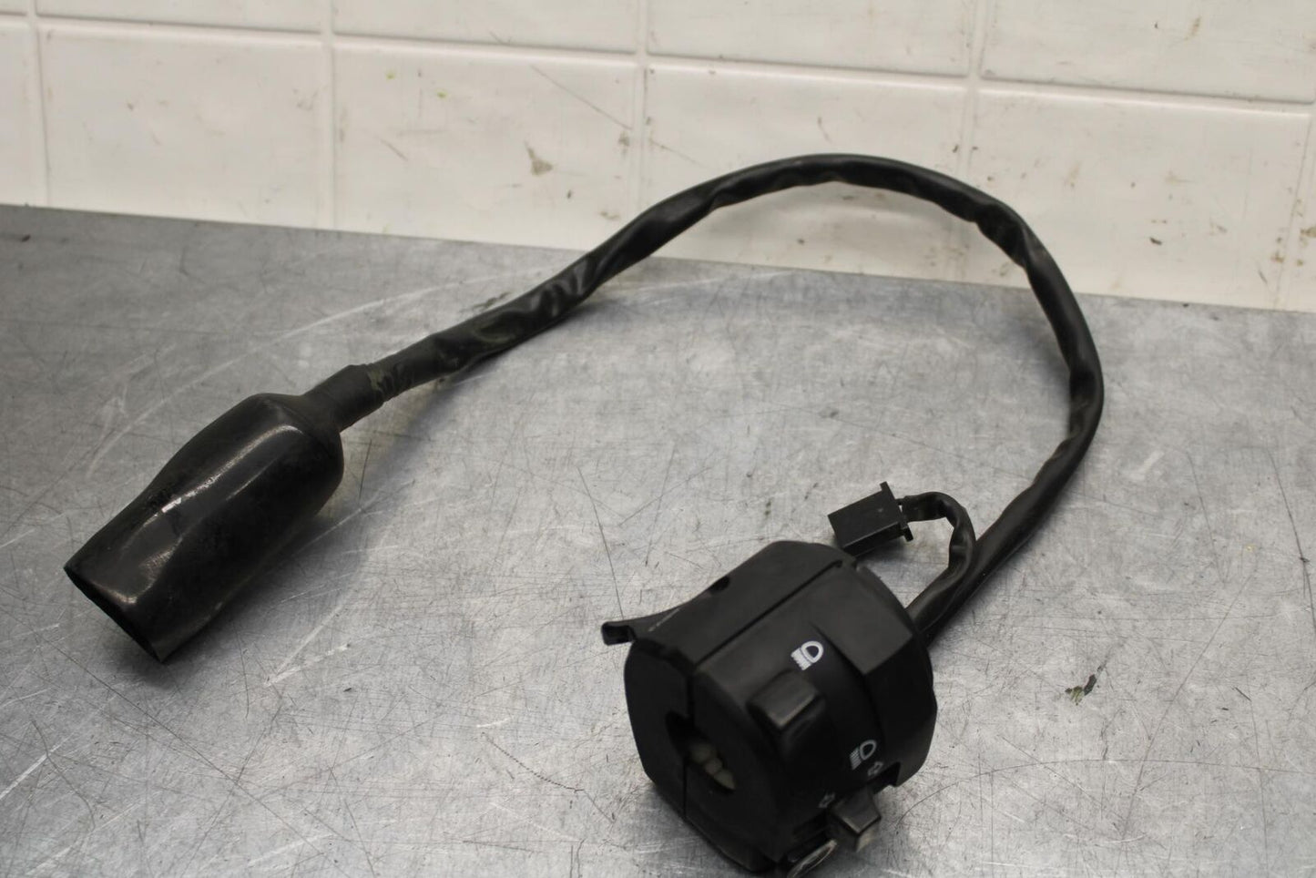 19-22 KAWASAKI Z400 LEFT CLIP ON HANDLE HORN SIGNALS SWITCH BB586