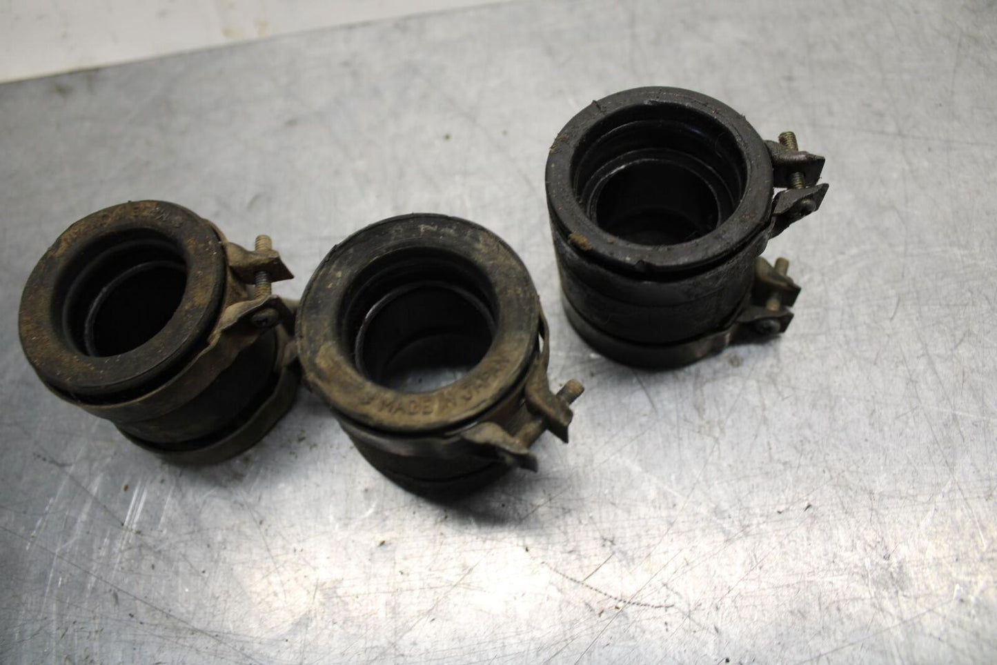 75 SUZUKI GT 550 INTAKE MANIFOLDS BB72