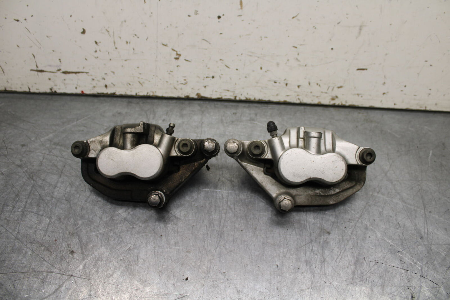 99-00 YAMAHA V STAR 1100 RIGHT LEFT FRONT BRAKE CALIPER SET PAIR CALIPERS BB711