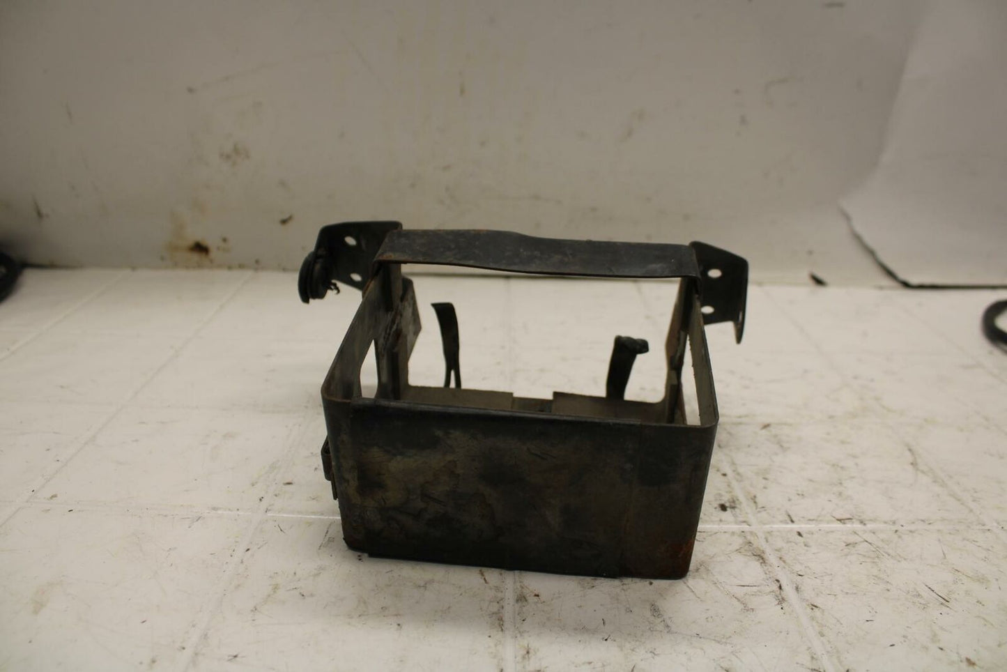 88-89 SUZUKI GSXR750J BB24 REAR BACK TAIL UNDERTAIL BATTERY TRAY PLASTIC BB15