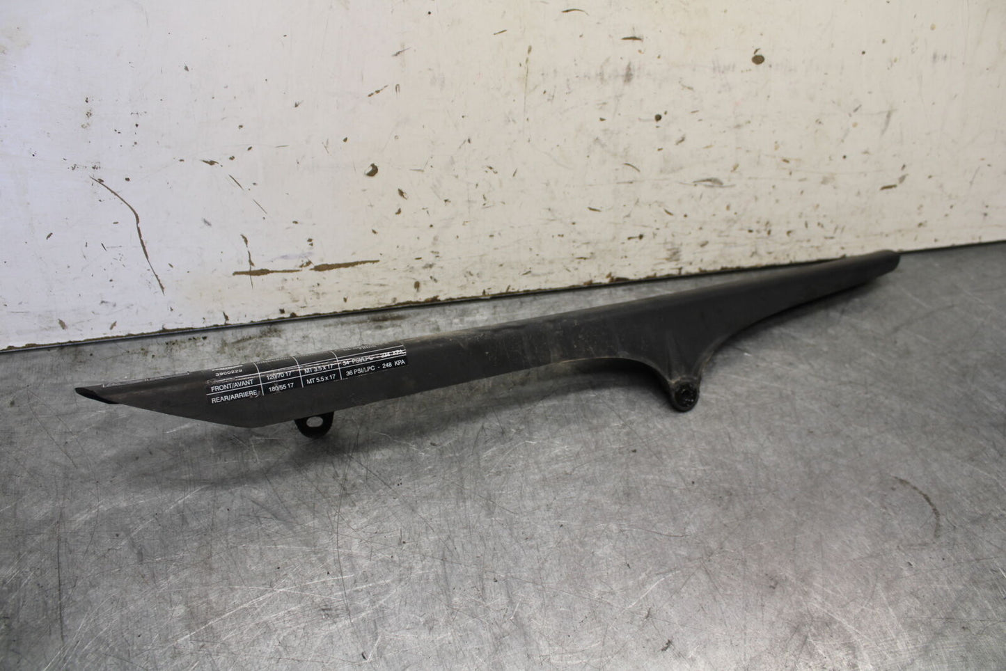 07-08 TRIUMPH DAYTONA 675 REAR BACK DRIVE CHAIN GUARD COVER T2050400 BB685