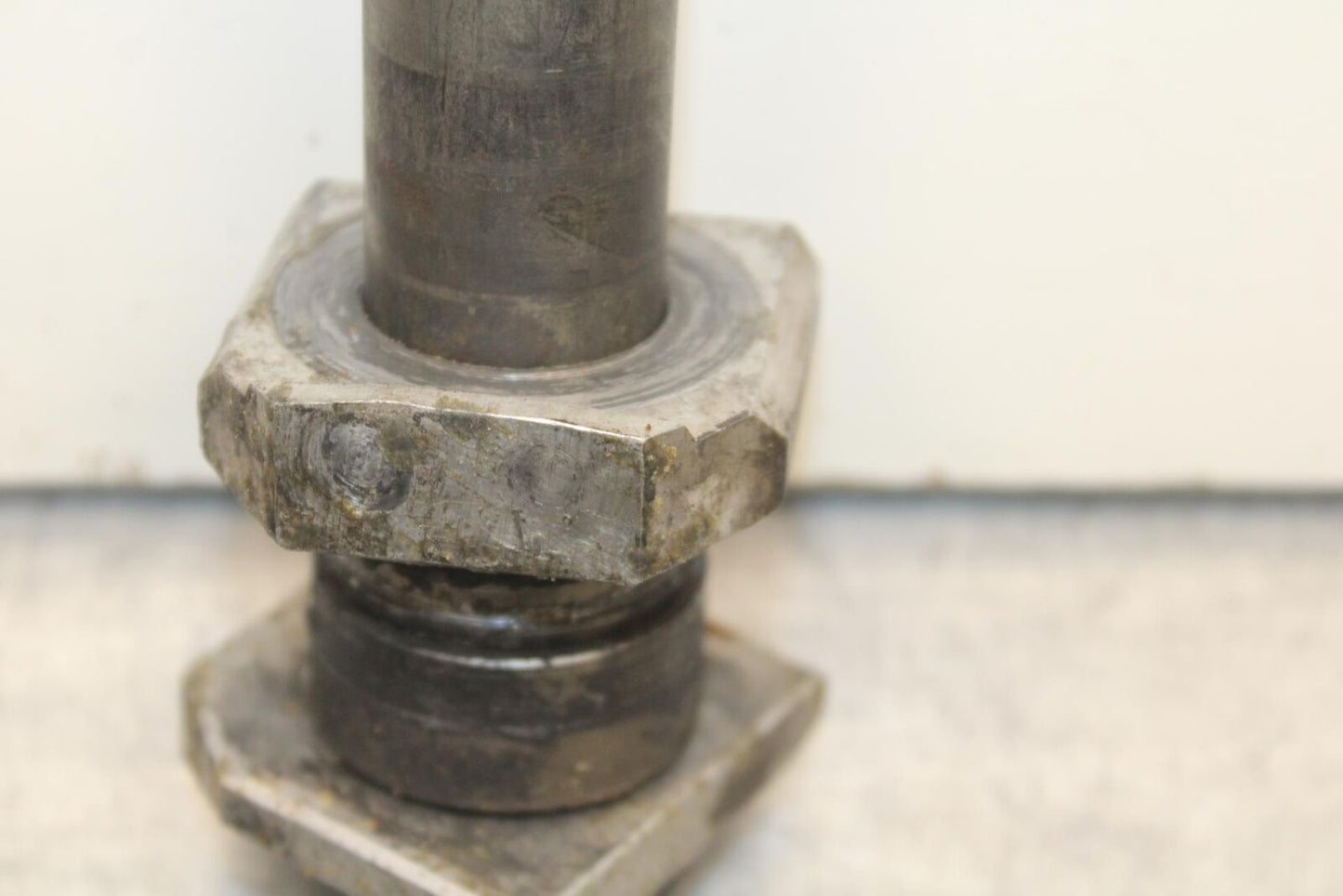 2003 Suzuki SV1000S REAR AXLE BACK WHEEL RIM PIVOT BOLT AXEL 64711-33E10 BB85