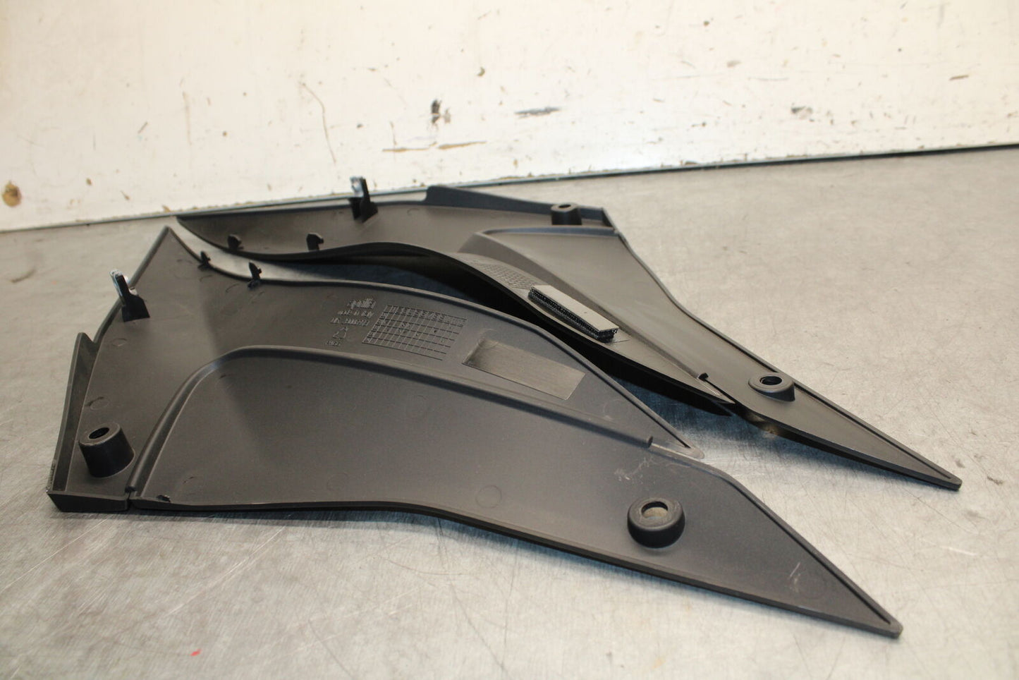 21-24 APRILIA RSV4 RIGHT LEFT FRONT SIDE SEAT PANELS COWLS FAIRINGS COVER BB668