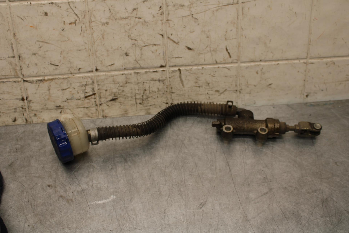 00-01 KAWASAKI ZZR600 REAR BACK BRAKE MASTER CYLINDER W RESERVOIR BB568