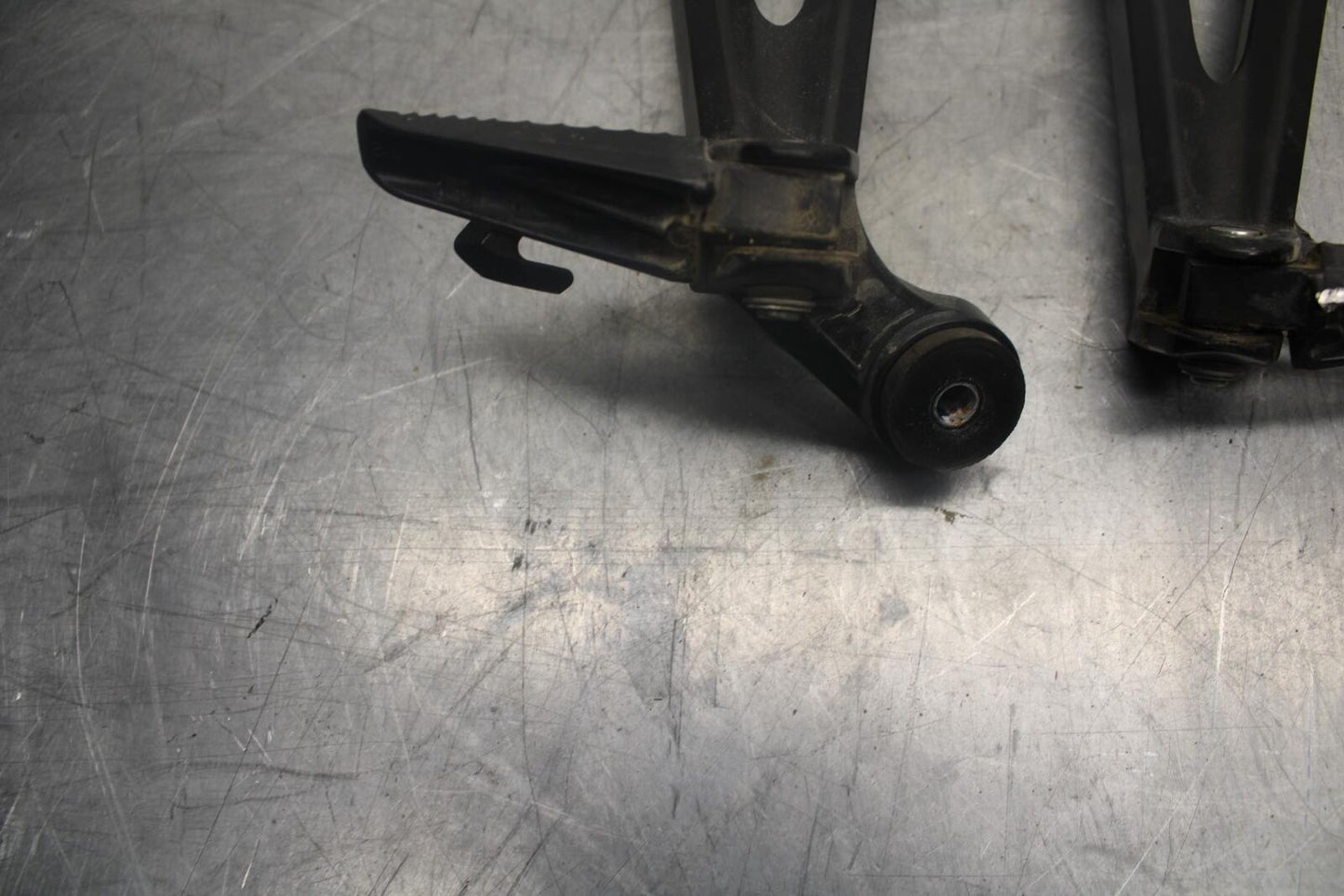15-21 SUZUKI GSXR600 REAR BACK PASSENGER PEG SET PAIR BB460