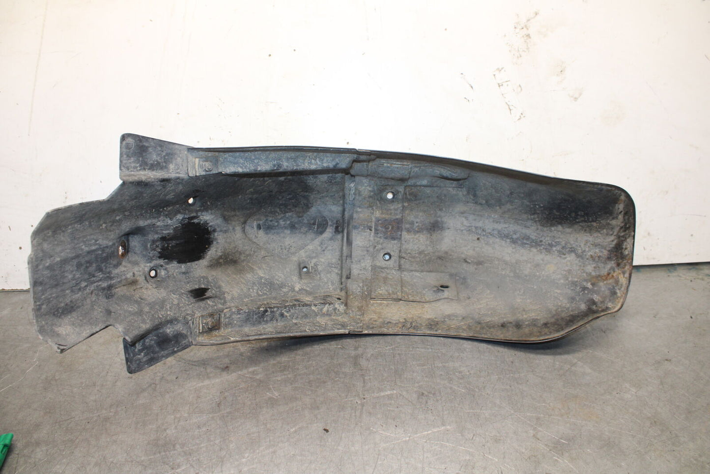 85-86 SUZUKI MADURA 1200 REAR BACK WHEEL FENDER MUD GUARD BB691