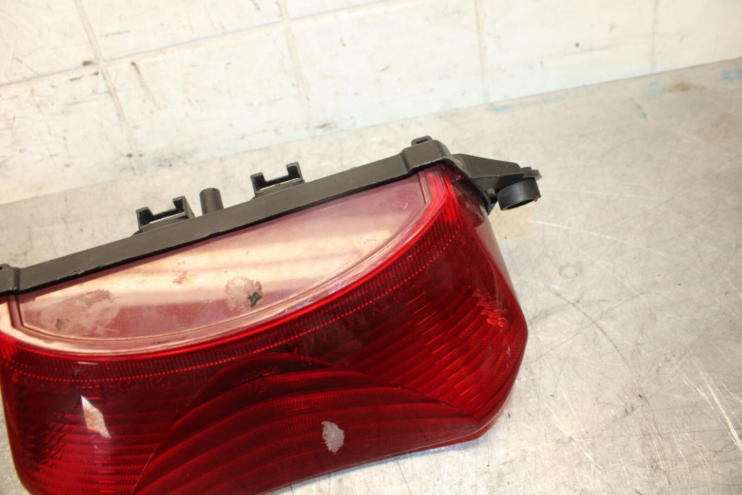 1999 Honda Super Hawk 1000 VTR1000F REAR TAIL TAILLIGHT BACK BRAKE LIGHT BB51