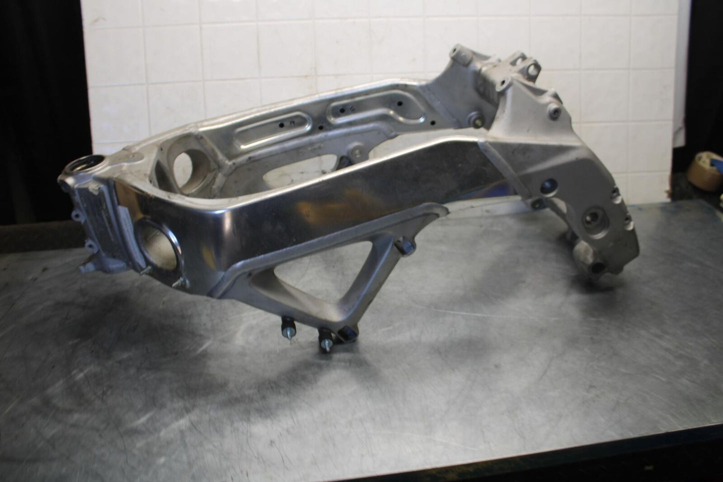 2010 Aprilia RSV1000R FRAME CHASSIS SLVG BB513