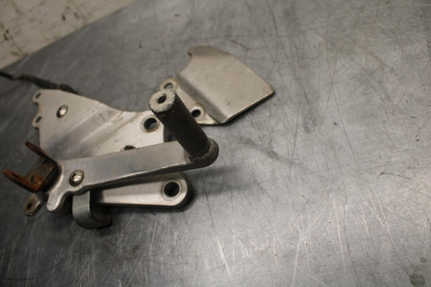 91-92 SUZUKI GSXR750 M RIGHT REARSET REAR SET DRIVER FOOT PEG REST STOP BB493