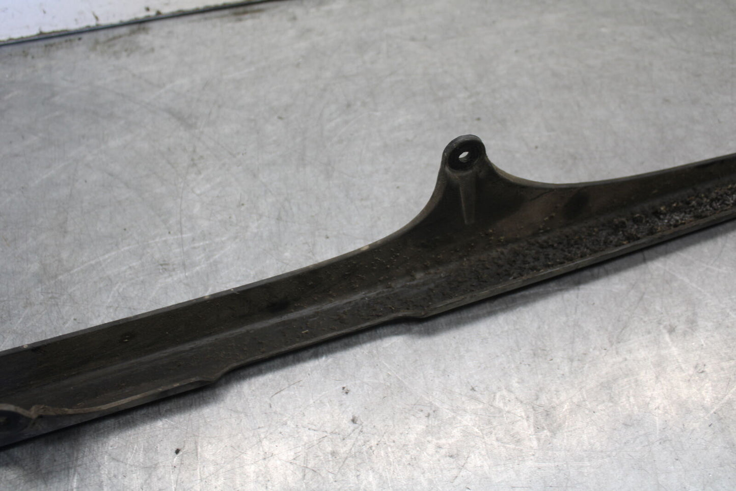 07-08 TRIUMPH DAYTONA 675 REAR BACK DRIVE CHAIN GUARD COVER T2050400 BB685