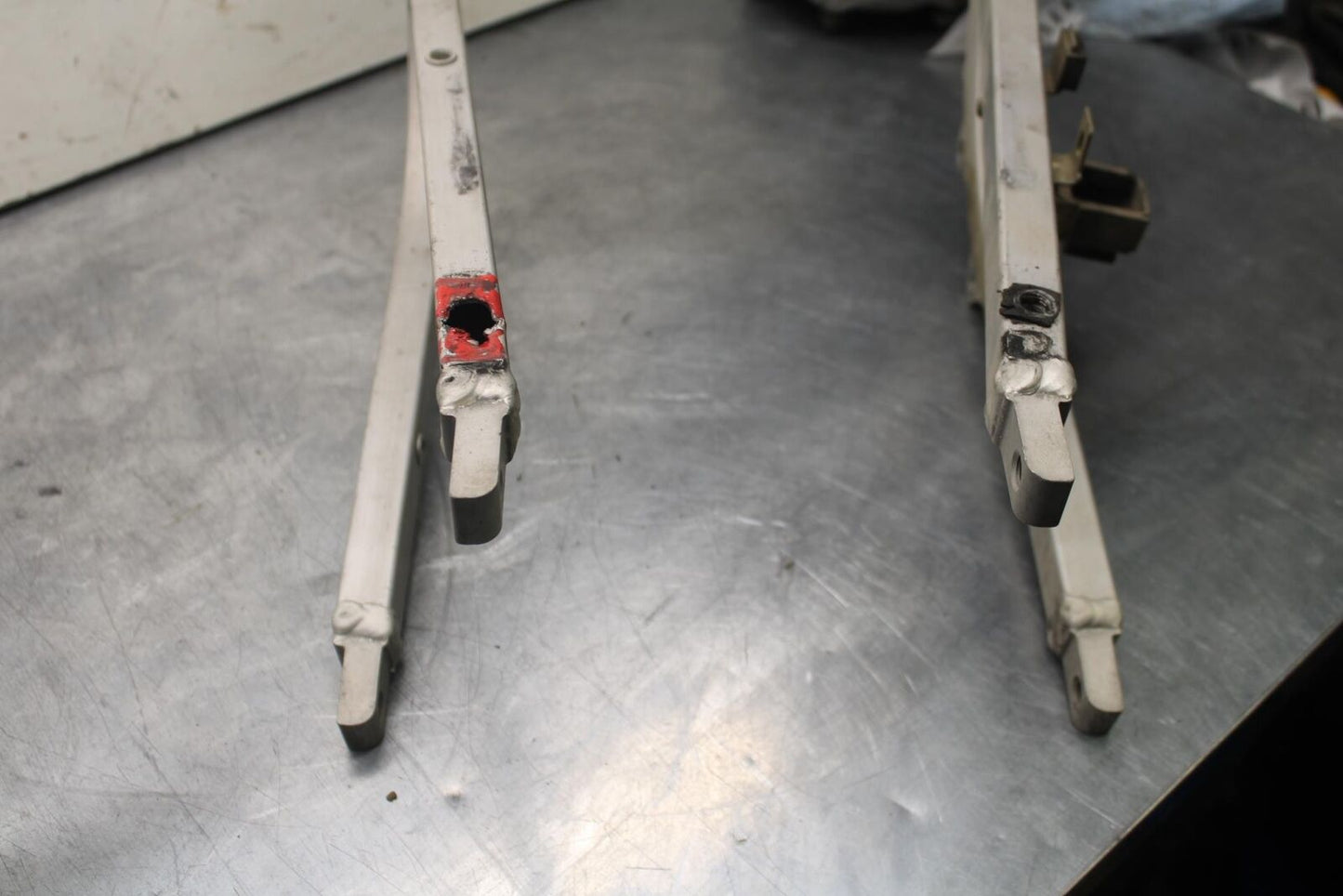 1999 Suzuki GSXR600 REAR SUBFRAME BACK SUB FRAME 41200-33E20 43980-33E20 BB608