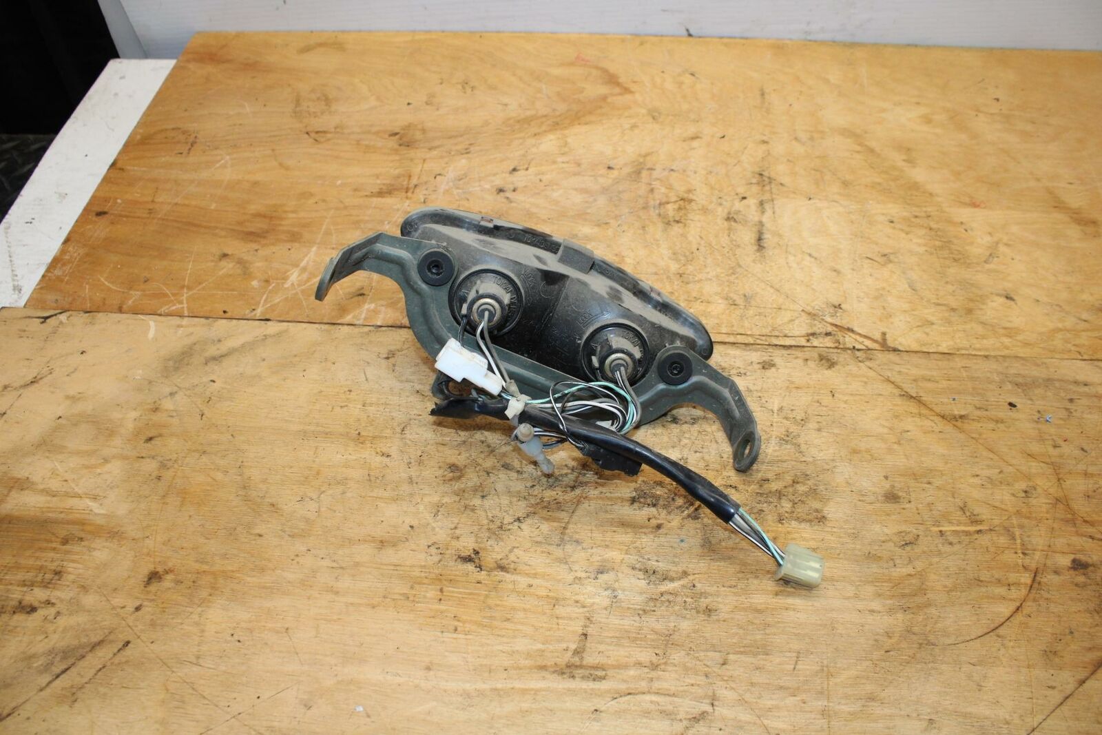 02-03 SUZUKI VSTROM 1000 REAR TAIL TAILLIGHT BACK BRAKE LIGHT