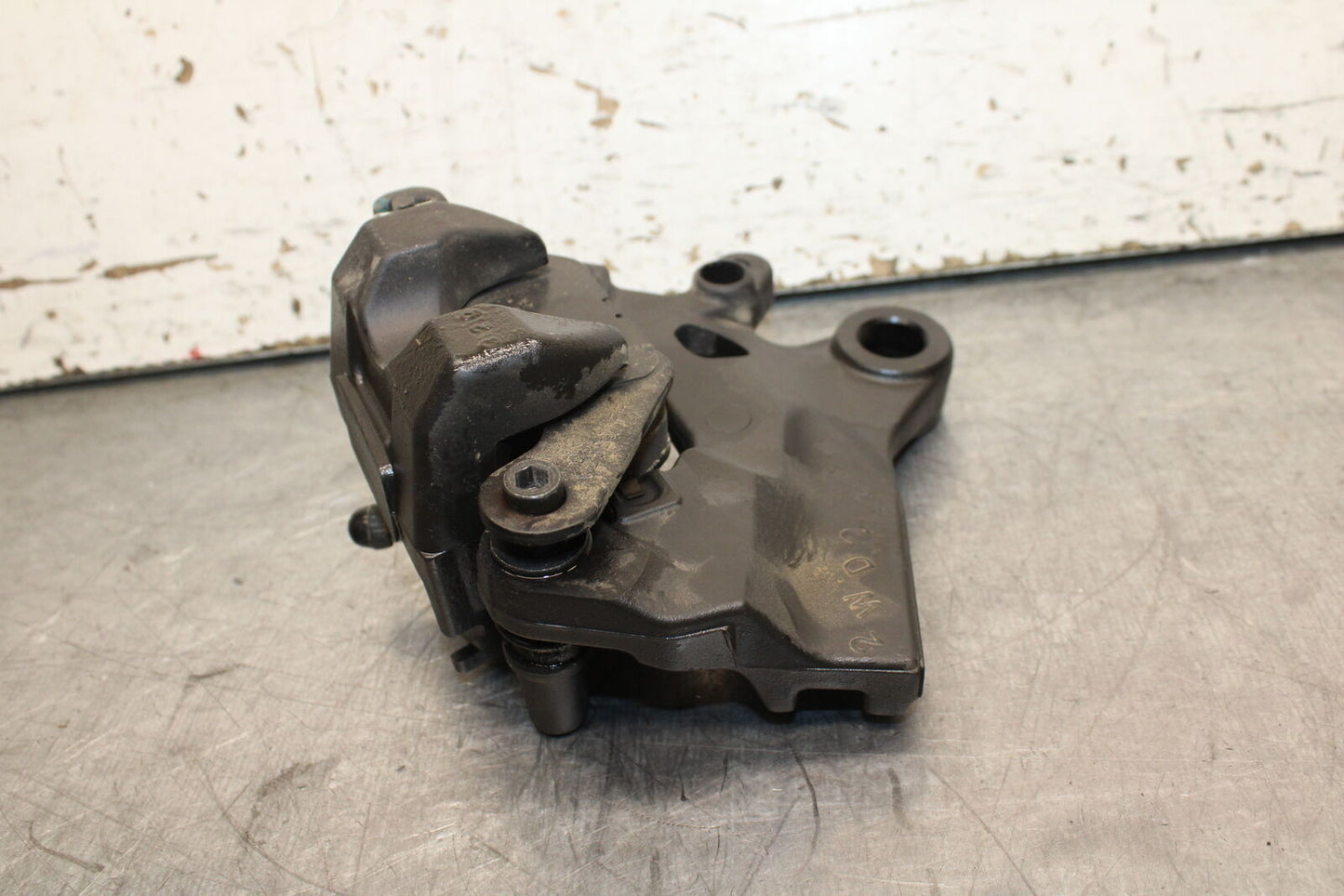 19-24 YAMAHA R3 REAR BACK BRAKE CALIPER W MOUNT BRACKET BB736