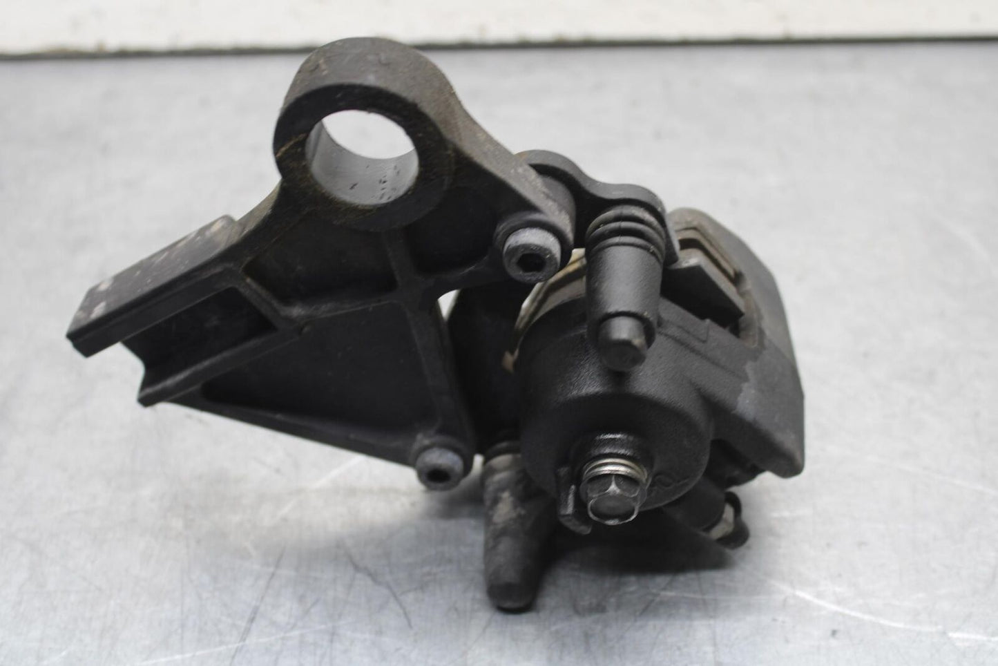 09-12 KAWASAKI NINJA ZX6R REAR BACK BRAKE CALIPER W MOUNT BRACKET BB640