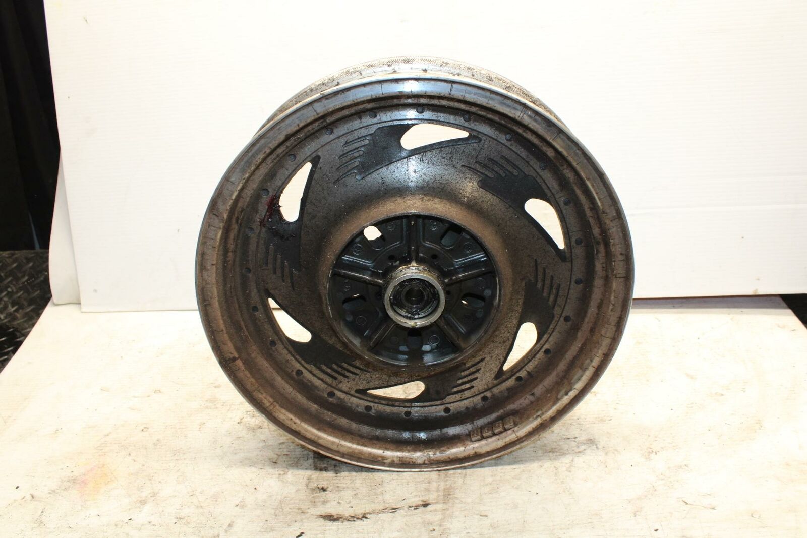 00-04 SUZUKI MARAUDER 800 VZ800 REAR BACK WHEEL RIM  64150-48E00-12R BB305