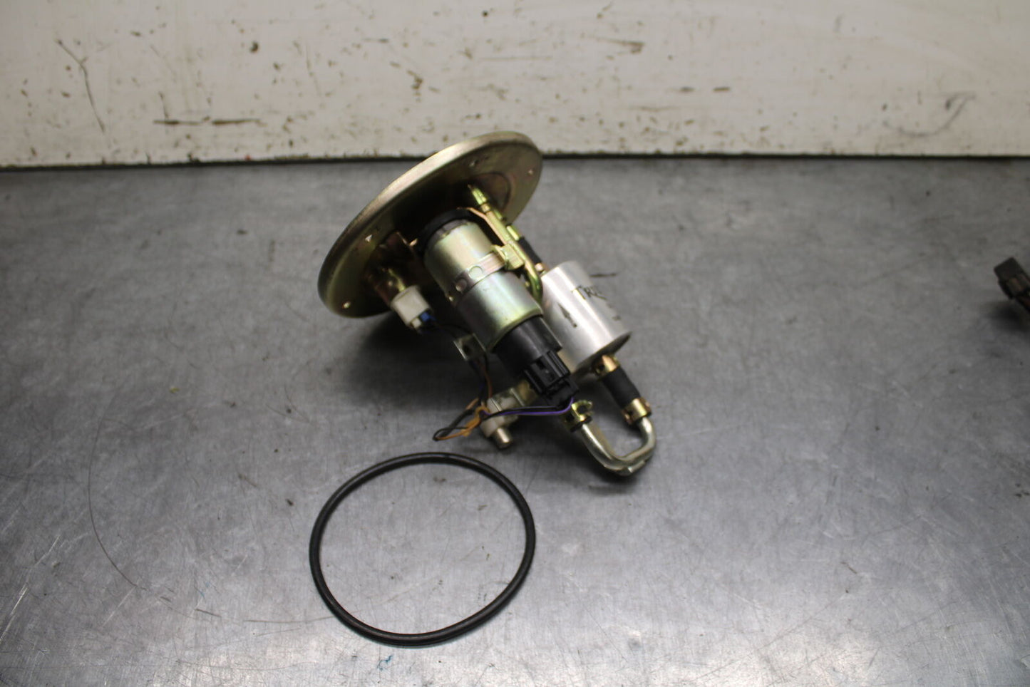 03-04 TRIUMPH DAYTONA 600 FUEL PUMP GAS PETROL SENDER UNIT BB745
