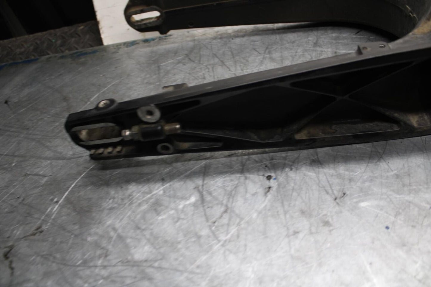 21 HUSQVARNA VITPILEN 401 REAR SWINGARM BACK SUSPENSION SWING ARM BB467