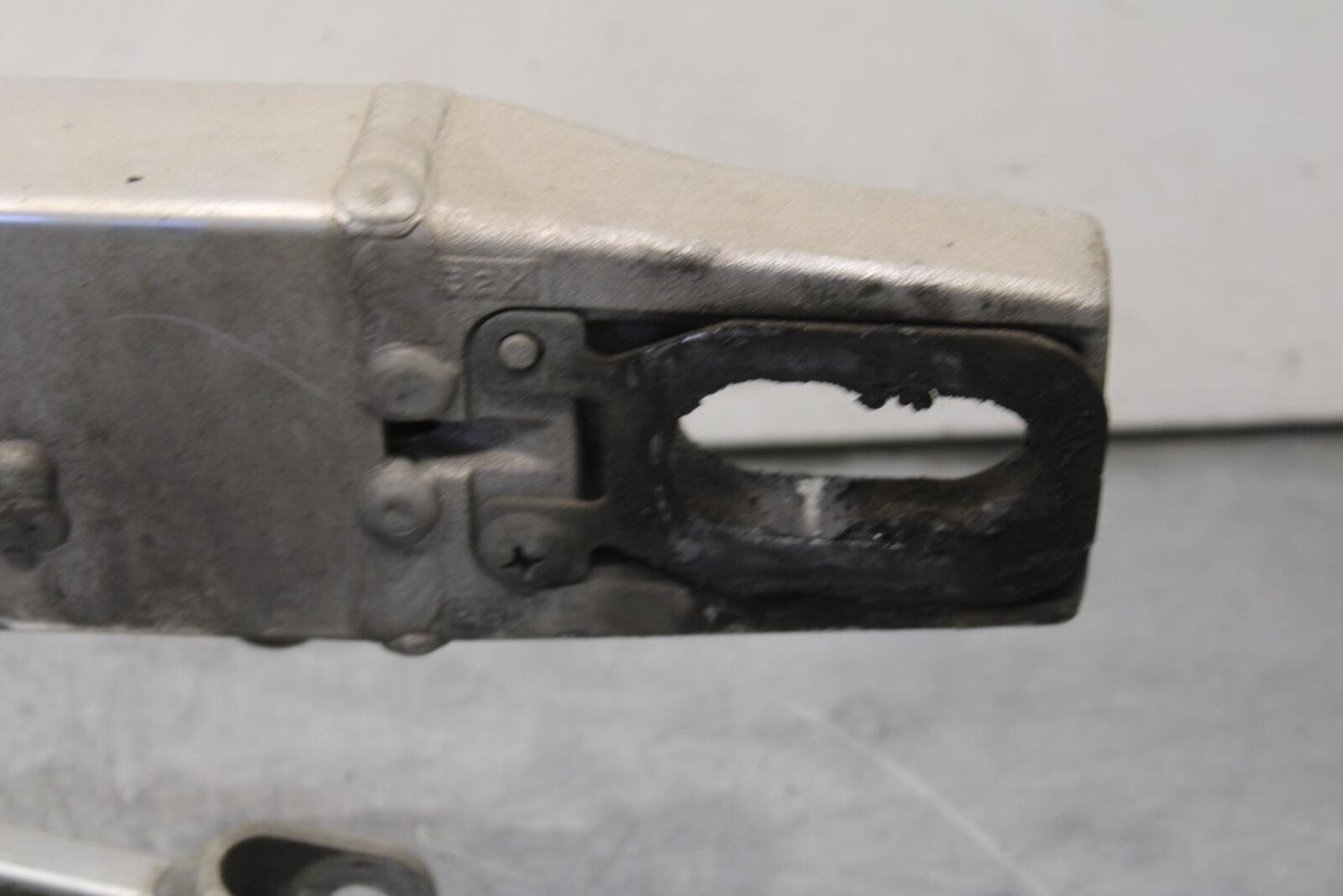 01-03 SUZUKI GSXR600 REAR SWINGARM BACK SUSPENSION SWING ARM 61000-39F00 BB633