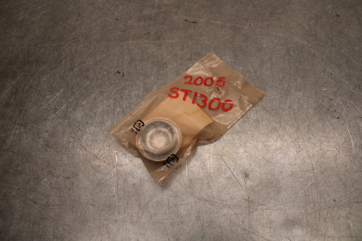 04-12 HONDA ST1300A FINAL DRIVE DIFFERENTIAL FILL CAP OEM BB669