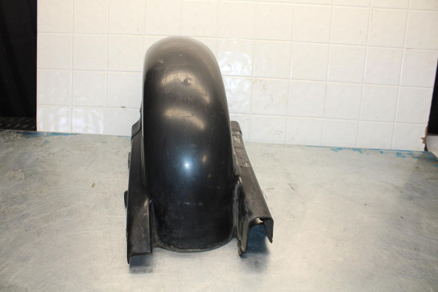 87-96 HONDA CBR1000F REAR BACK WHEEL TIRE HUGGER FENDER W CHAIN GAURD BB420