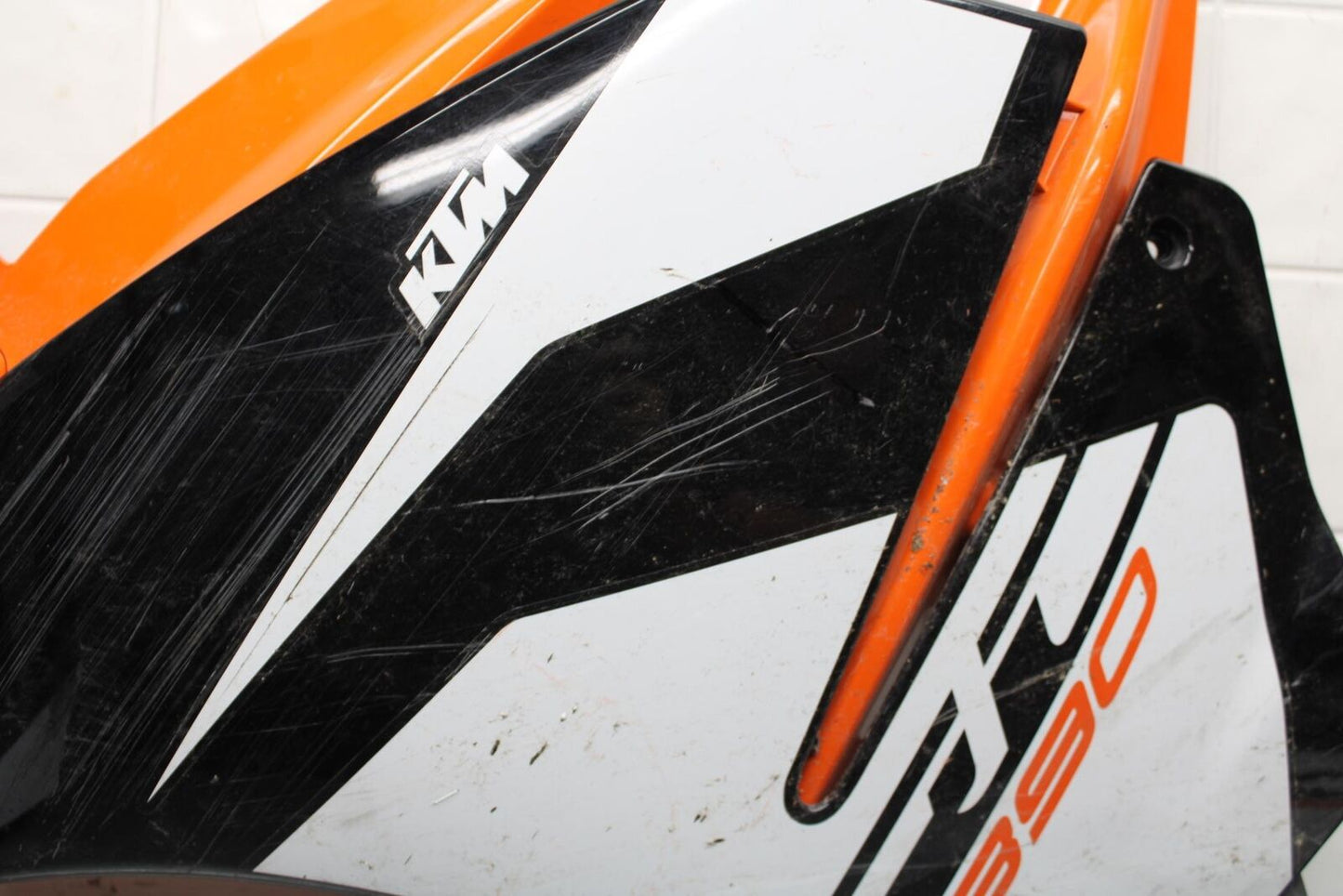 18 KTM RC 390 LEFT MID UPPER SIDE FAIRING COWL PLASTIC BB442