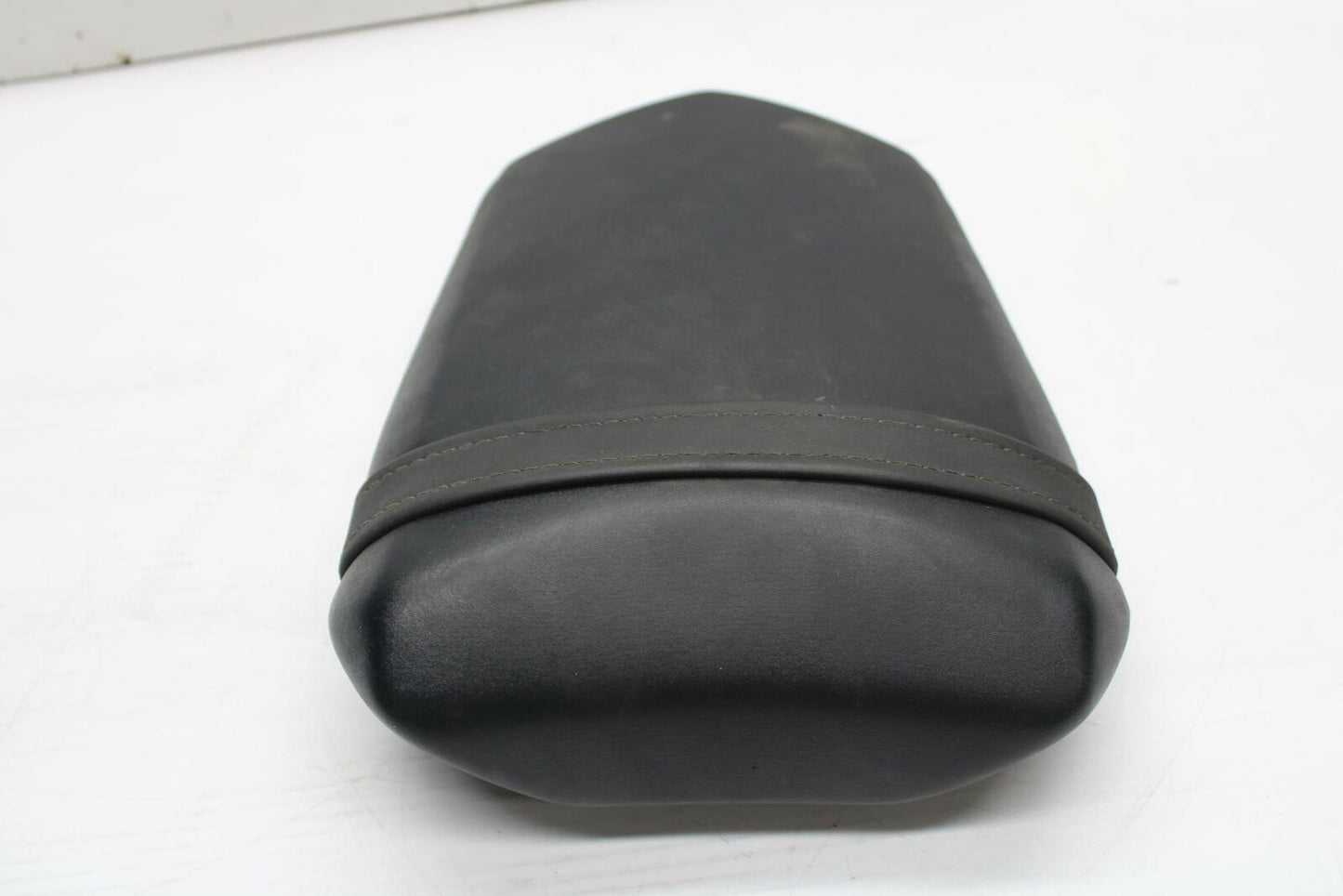 06 YAMAHA YZF R1 REAR BACK PASSENGER TANDEM SEAT PAD SADDLE PILLION BB282