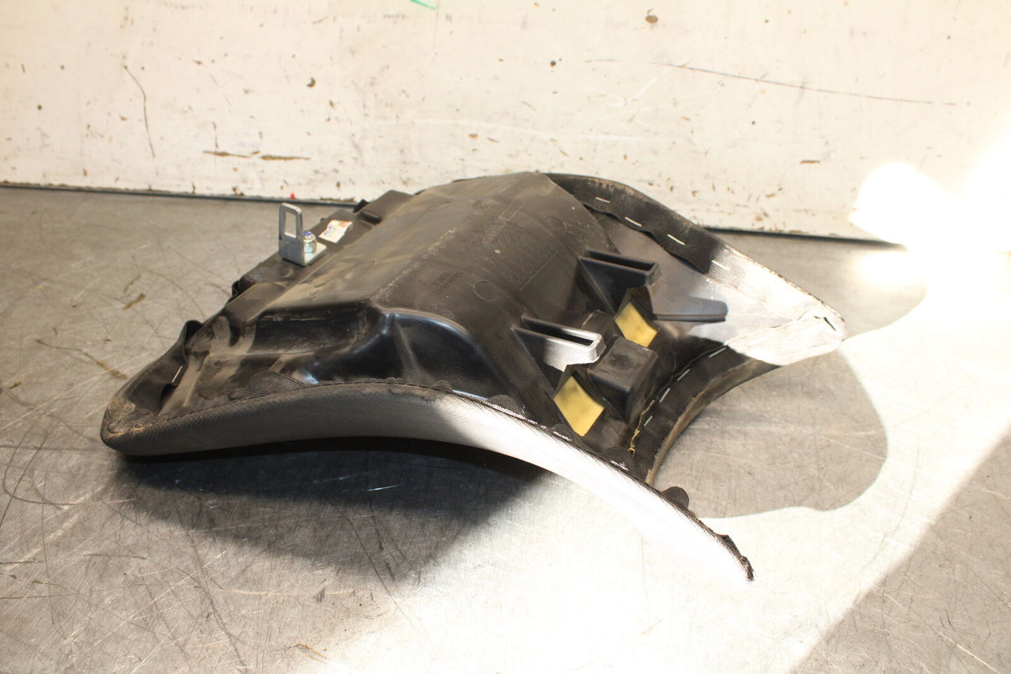 19-22 KAWASAKI Z400 FRONT DRIVERS SEAT PAD SADDLE PILLION BB708