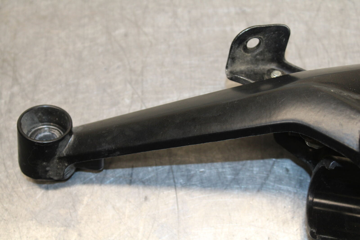 17-24 KTM 390 DUKE ENGINE MOTOR MOUNT STAY BRACKETS BB734