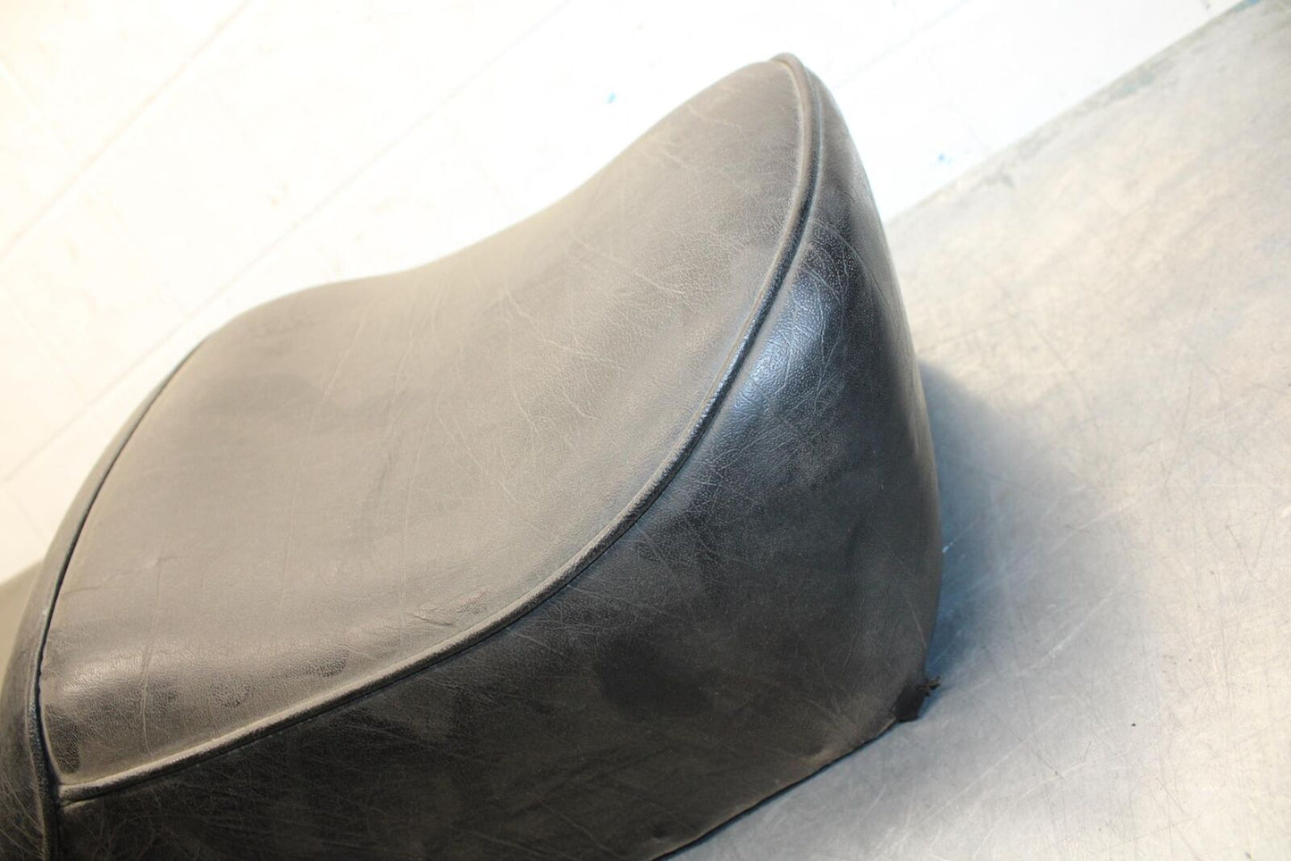 75 SUZUKI GT 550 FRONT REAR SEAT SADDLE BB72