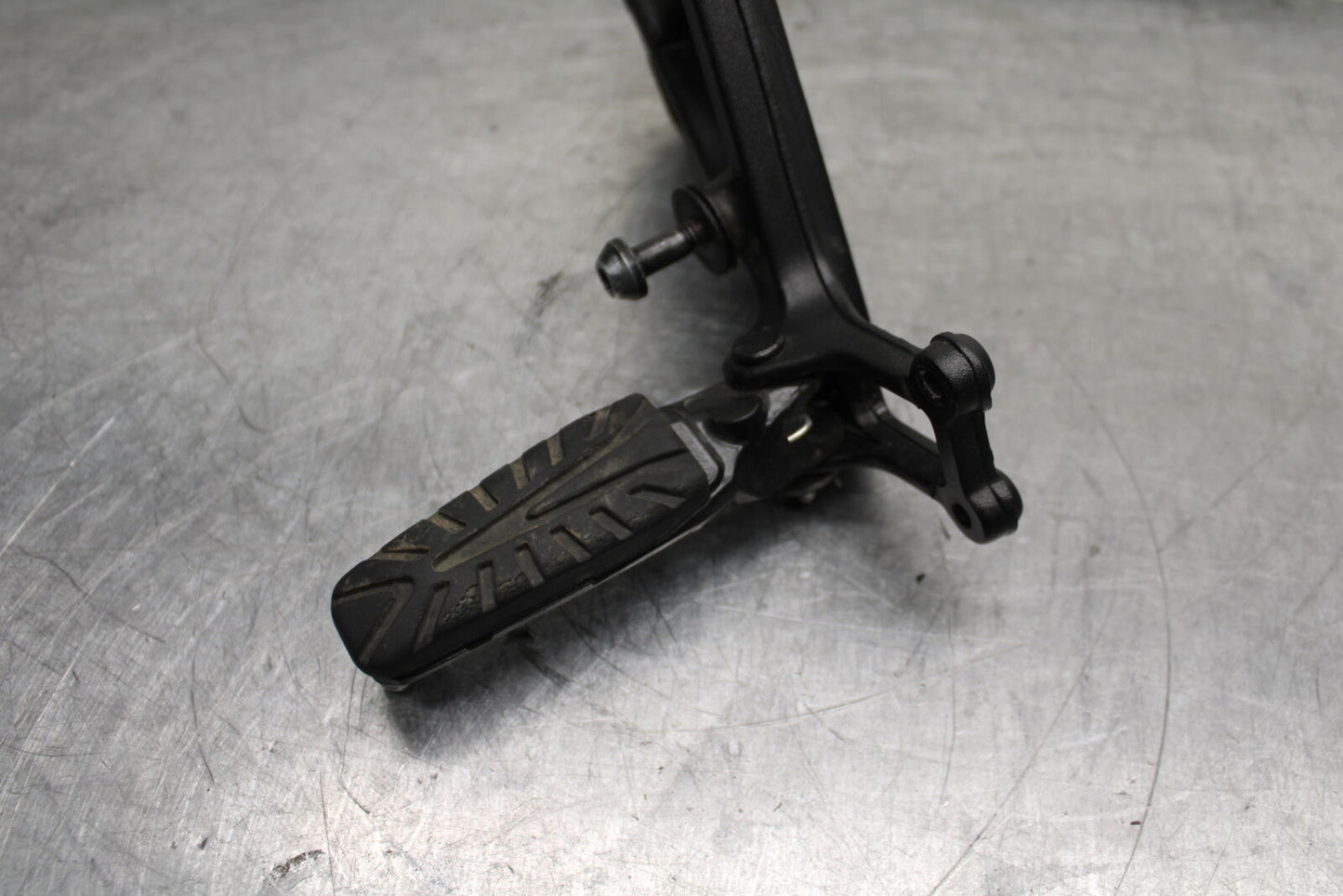 17-24 KTM 390 DUKE LEFT REARSET REAR SET DRIVER FOOT PEG REST STOP BB734