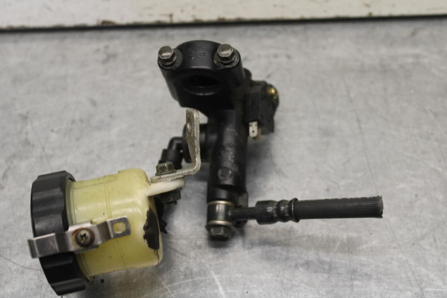 01-03 SUZUKI GSXR600 FRONT BRAKE MASTER CYLINDER BB639