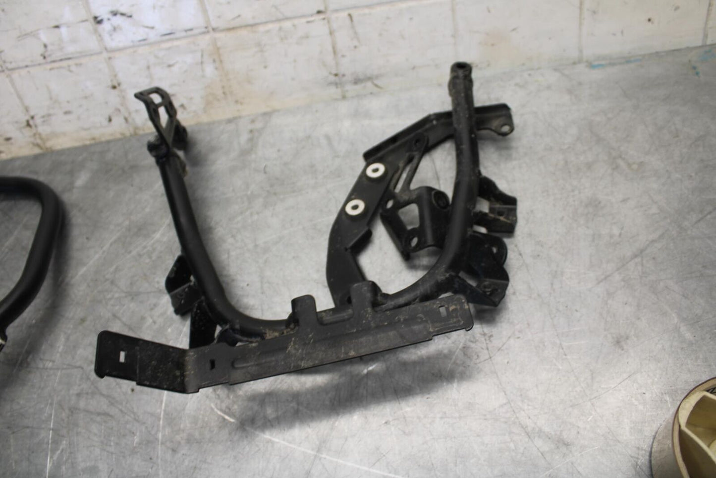 22 KTM 890 ADVENTURE GAS TANK FUEL CELL PETROL RESERVOIR BRACKET MOUNT BB514