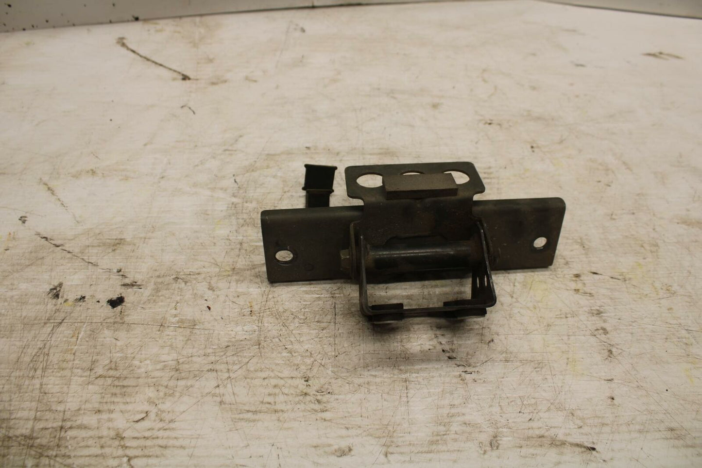 00-07 SUZUKI HAYABUSA GAS TANK FUEL CELL PETROL RESERVOIR BRACKET MOUNT BB281