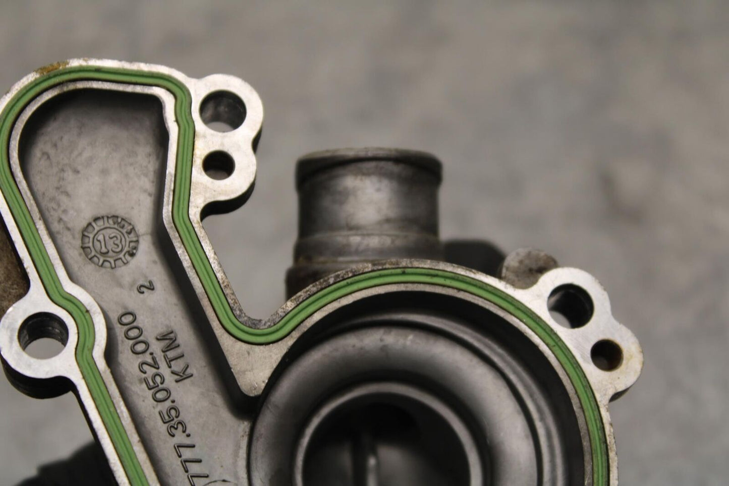 13 KTM 350 SXF ENGINE WATER PUMP W HOUSING BB104