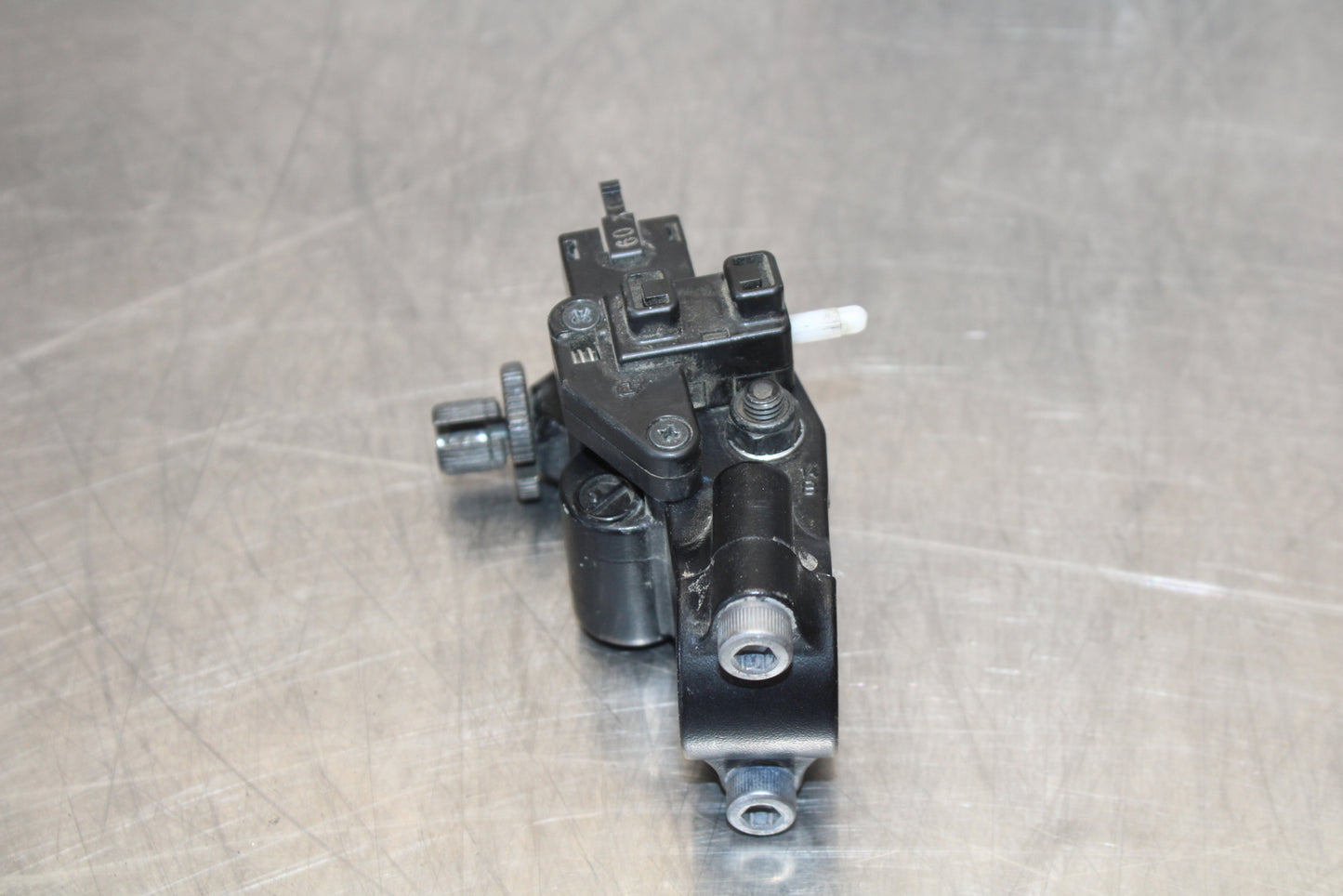 21 KAWASAKI NINJA ZX6R CLUTCH LEVER PERCH MOUNT BRACKET BB647