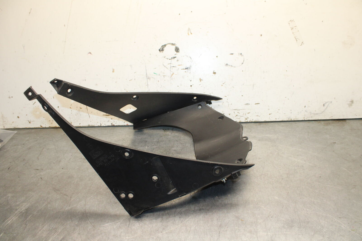 15-19 APRILIA RSV4 RF LOWER FRONT UPPER INNER HEADLIGHT COWL FAIRING BB611