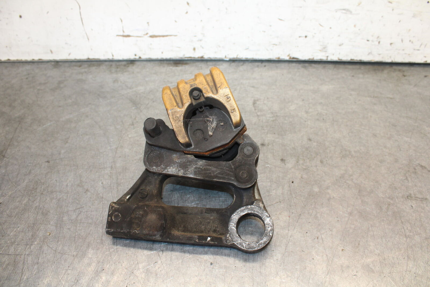 03-04 KAWASAKI NINJA ZX6RR REAR BACK BRAKE CALIPER W MOUNT BRACKET BB684